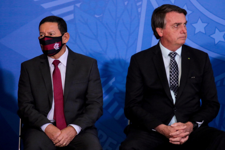 Ministro do TSE libera julgamento de ação que pede cassação da chapa Bolsonaro-Mourão