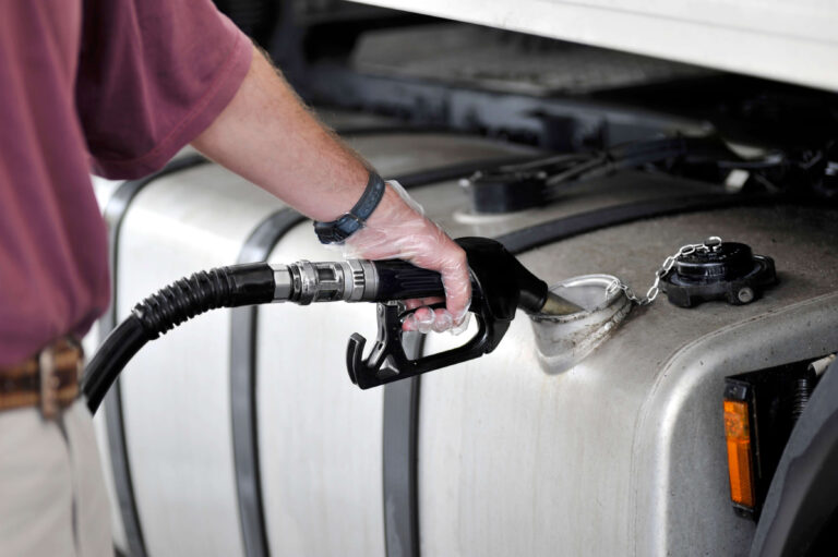 Diesel fica 3% mais barato em março