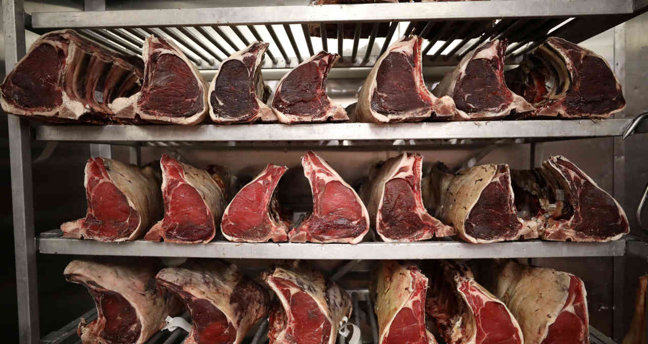 Exportação de carne bovina do Brasil cai 26% em março; embarques de soja aumentam
